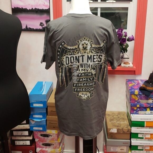 Graphic Mens crewneck tee shirt Boot Barn sz M Patriot/Family NWT Grey - Picture 4 of 5